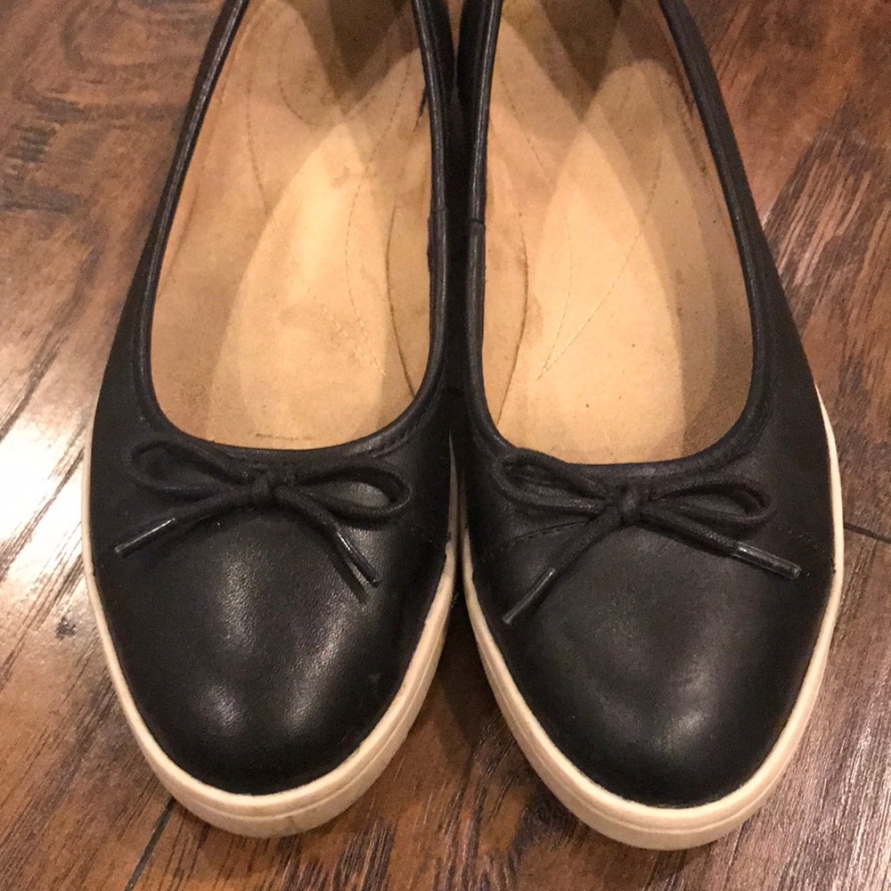 Clarks flats - Picture 2 of 5
